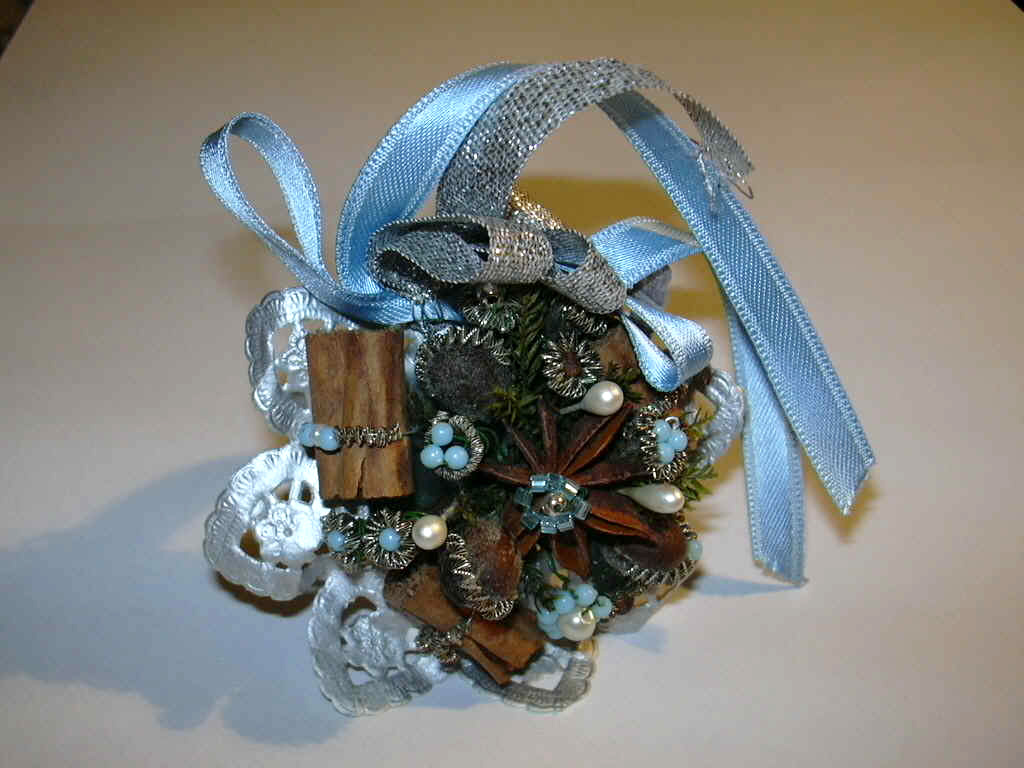mazzolino biedermeier in azzurro e argento