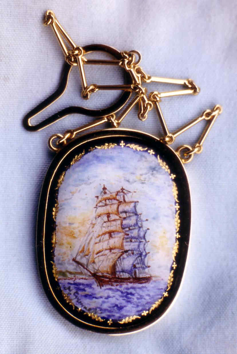 grande fermacravatta in smalto blu e miniatura di veliero