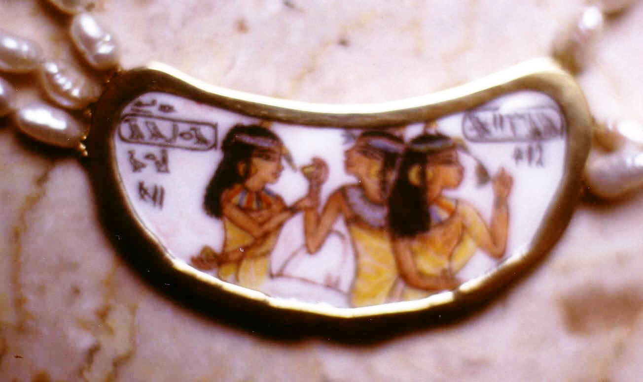 centrale collana - smalto e miniatura - Banchetto dalla tomba di Nakhtsu oro18 kt